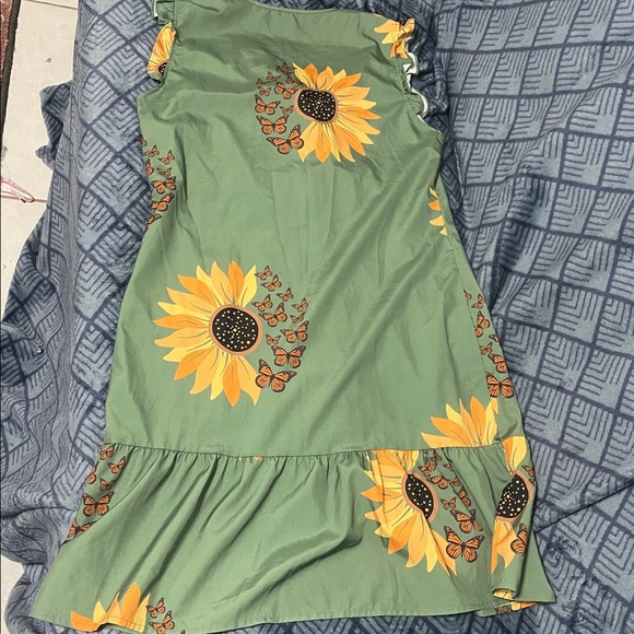 Green Sunflower Print Dress - Picture 3 of 9